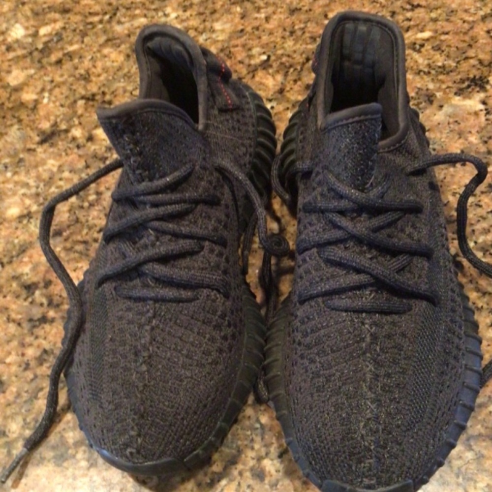 Black 350 V Yeezy Boost🖤